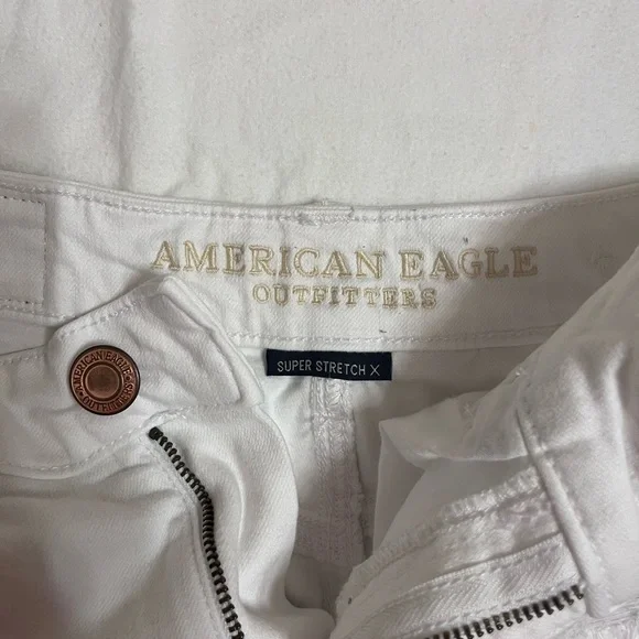 American Eagle women’s white denim shorts. - Picture 2 of 4